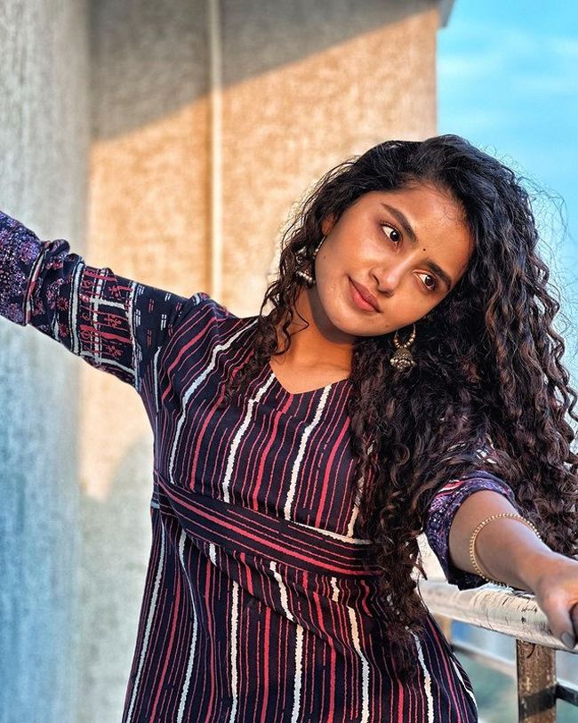 Glorious Clicks Of Gorgeous Anupama Parameswaran